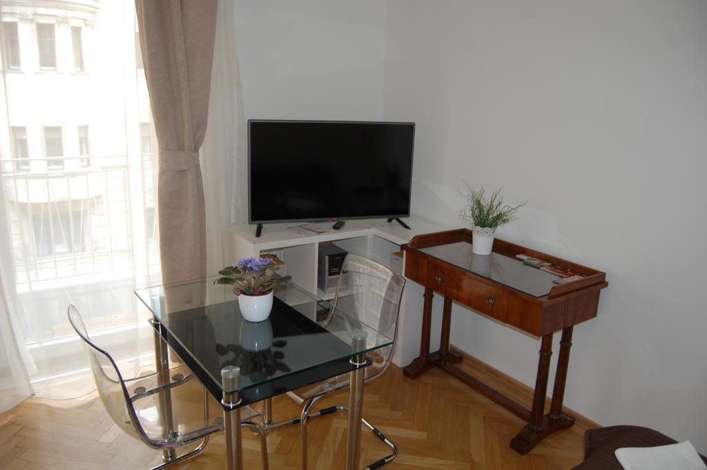 Budapest Downtown Apartments With Balcony & Optional Garage & Restaurant In The Building מראה חיצוני תמונה